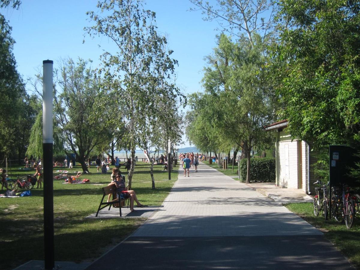 Tutijo Haziko Villa Balatonfenyves Buitenkant foto