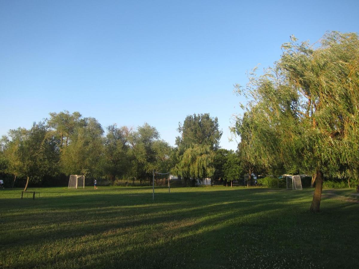 Tutijo Haziko Villa Balatonfenyves Buitenkant foto
